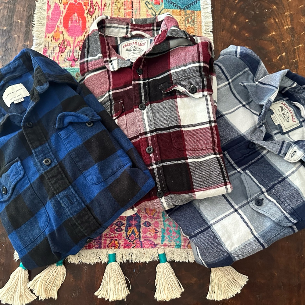 3 men’s size xs American Eagle Flannel shirts in excellent condition